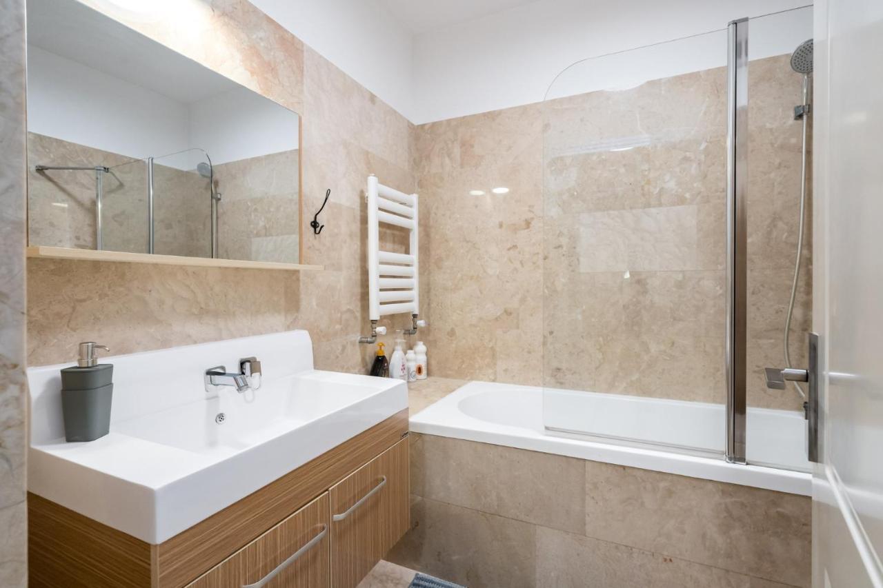 Happy Bubble I Timpuri Noi 1Br Apt 4 Ppl 부쿠레슈티 외부 사진